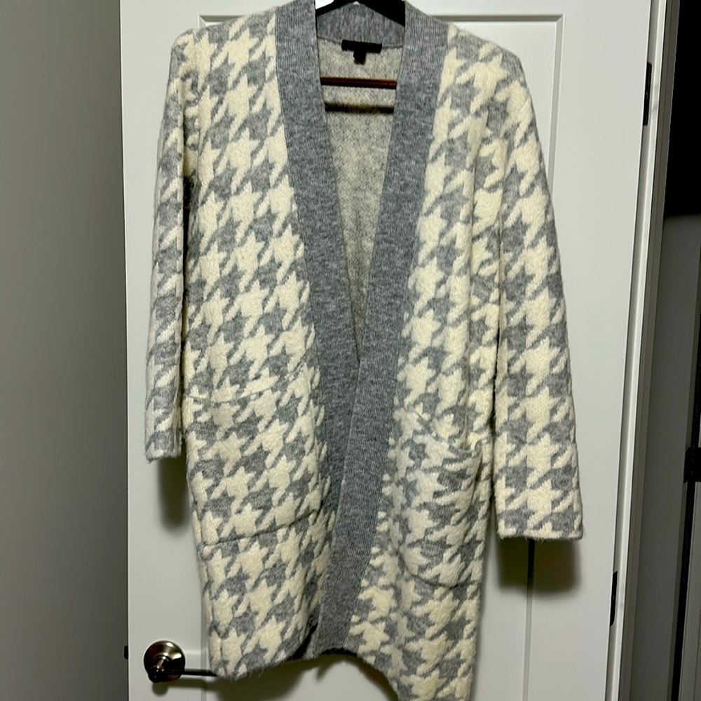 Ann Taylor Gray and White Medium Petite Sweater